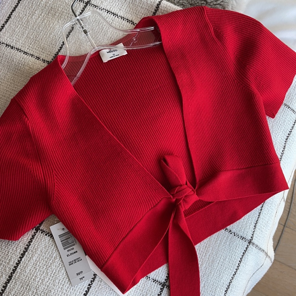 NWT Aritzia - Wilfred Red Crop Top